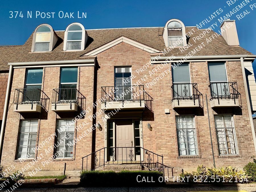 374 N Post Oak Ln in Houston, TX - Building Photo