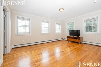 121 Sciarappa St, Unit 2 in Cambridge, MA - Foto de edificio - Building Photo