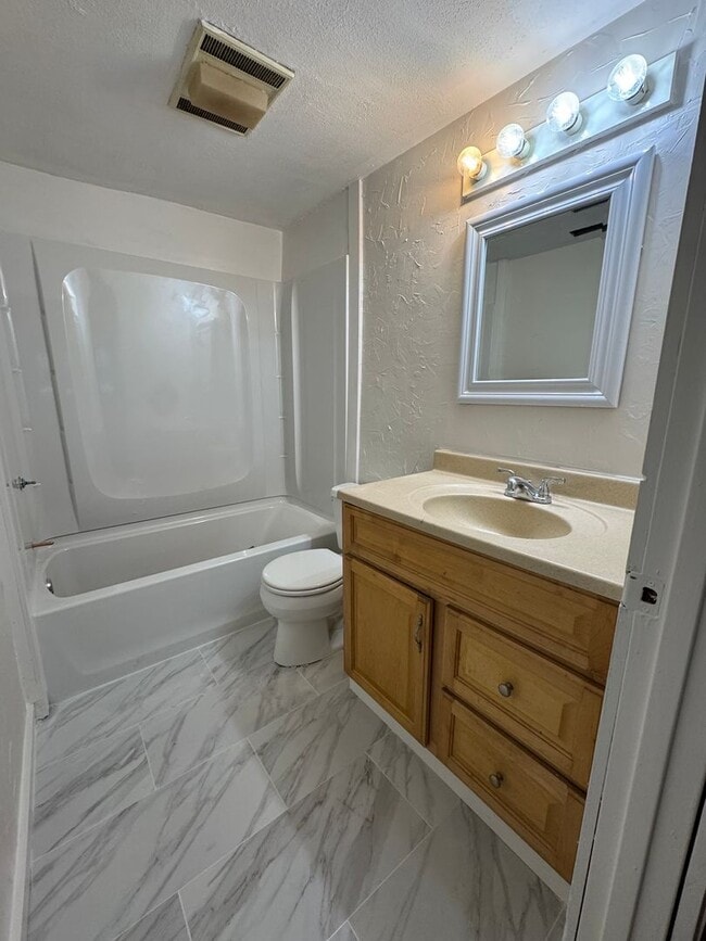 808 Summer St in Loudon, TN - Building Photo - Building Photo