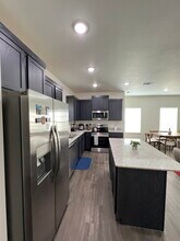 1018 S Benchmark Ln in Fayetteville, AR - Foto de edificio - Building Photo