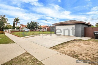 2335 Logan St in Pomona, CA - Building Photo - Building Photo