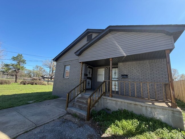 property at 432 N Montgomery St