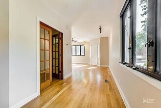 2128 N Hoyne Ave in Chicago, IL - Building Photo - Building Photo