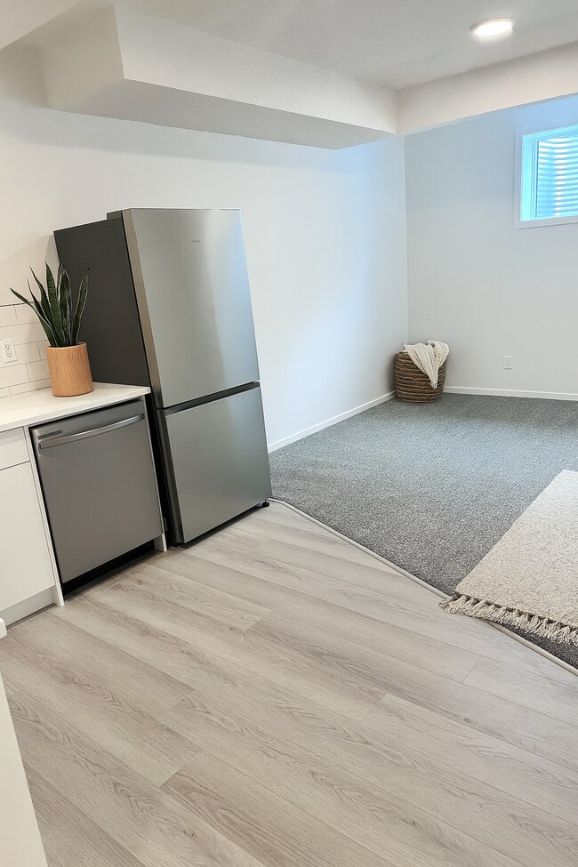 7713-174A 174 Ave NW in Edmonton, AB - Building Photo - Building Photo