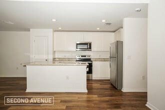 4066 Chamrade Rd in North Port, FL - Foto de edificio - Building Photo