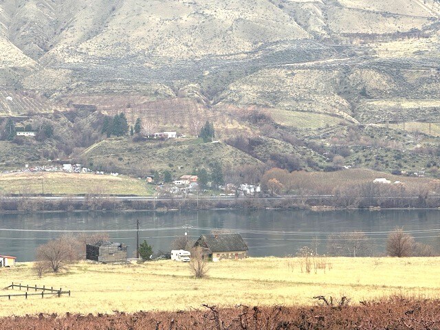 1880 8th St SE in East Wenatchee, WA - Building Photo - Building Photo