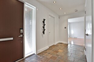 46 Sandringham Dr. in Toronto, ON - Building Photo