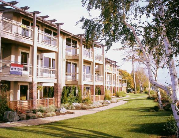 1300 Peace Portal Dr, Unit 303 in Blaine, WA - Foto de edificio - Building Photo