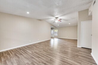 345 Fieldside Dr in Garland, TX - Building Photo - Building Photo