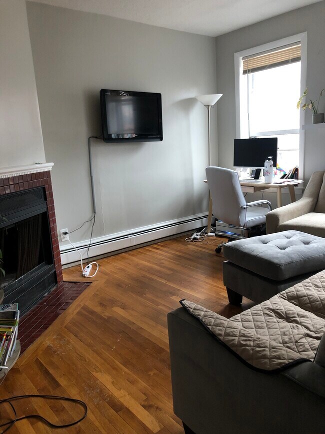 37 Garden St, Unit 4 in Boston, MA - Building Photo - Building Photo