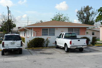 128-132 W 7th St in Hialeah, FL - Building Photo - Building Photo