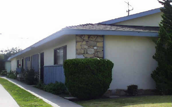 1015 N Lincoln St in Orange, CA - Building Photo - Building Photo