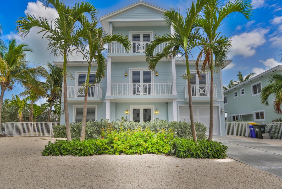 128 Leoni Dr in Islamorada, FL - Foto de edificio