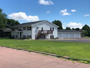 1301 Firesteel Dr in Mitchell, SD - Building Photo - Building Photo