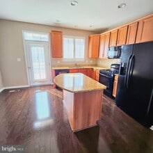 25095 Gunnery Square in Chantilly, VA - Building Photo - Building Photo