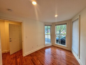 50 Spring St, Unit 1 in Cambridge, MA - Foto de edificio - Building Photo