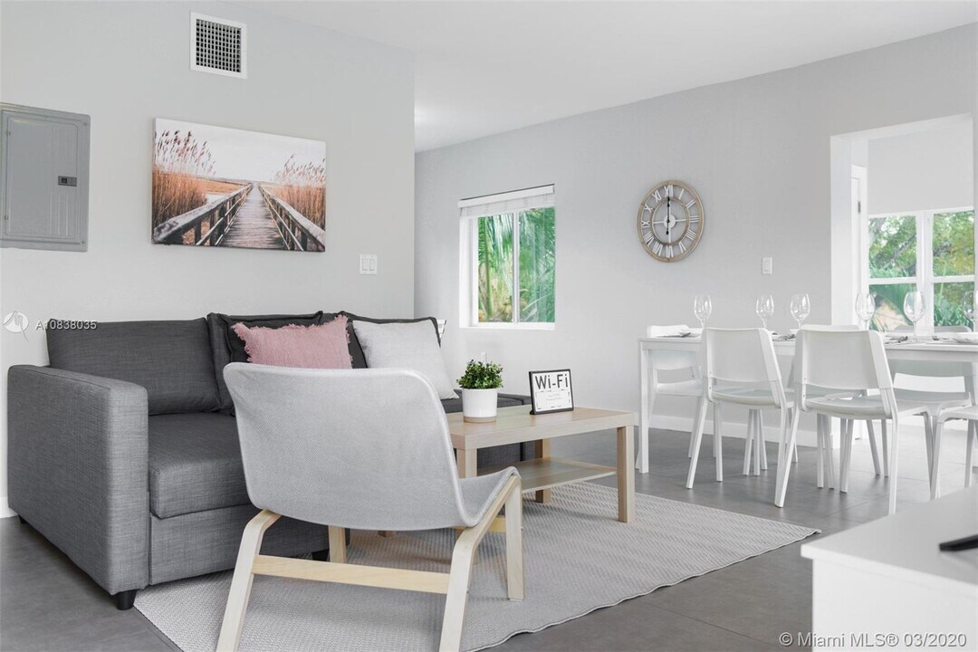 437 NE 69th St-Unit -1 in Miami, FL - Building Photo