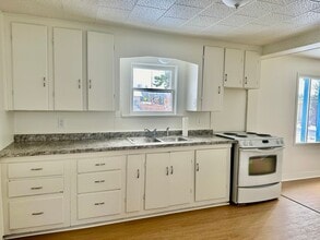 3544 Lakeport Blvd in Klamath Falls, OR - Building Photo - Building Photo