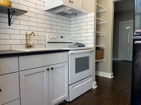 209 E Rosewood Ave, Unit Unit 3 in San Antonio, TX - Building Photo