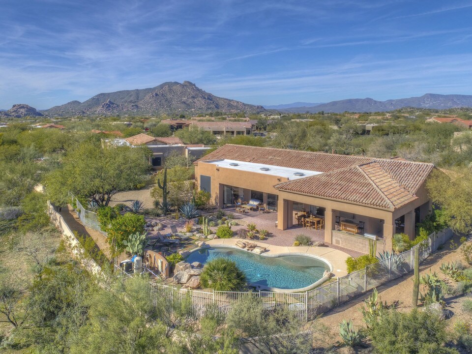 8193 E Sand Flower Dr in Scottsdale, AZ - Foto de edificio