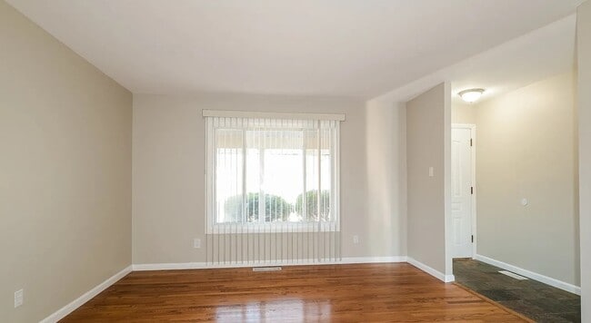5801 Sir Edward Ct in Florissant, MO - Building Photo - Building Photo