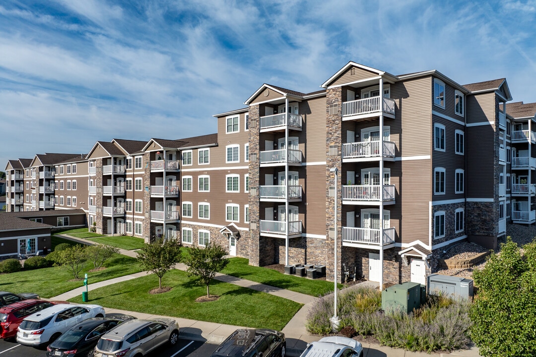 Connect55+ Elkhorn Active Community 55+ in Elkhorn, NE - Foto de edificio