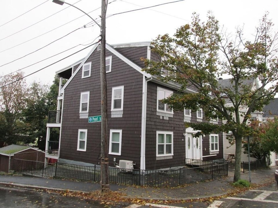 107 Washington St in Gloucester, MA - Building Photo