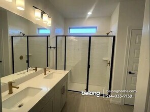 2725 Woodall Dr in Cedar Park, TX - Foto de edificio - Building Photo