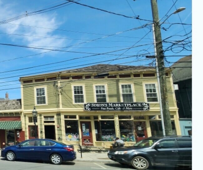 42 W Main St in Chester, CT - Building Photo - Building Photo