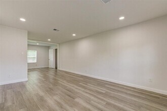 4218 Friar Point Rd in Houston, TX - Foto de edificio - Building Photo