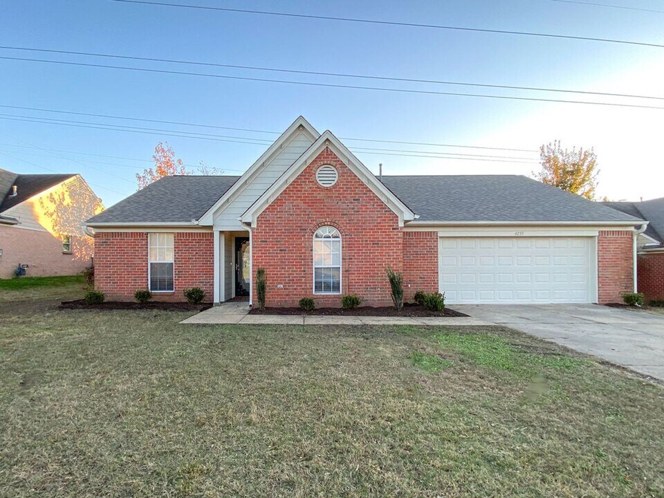 4235 Triple Crown Loop S in Southaven, MS - Building Photo