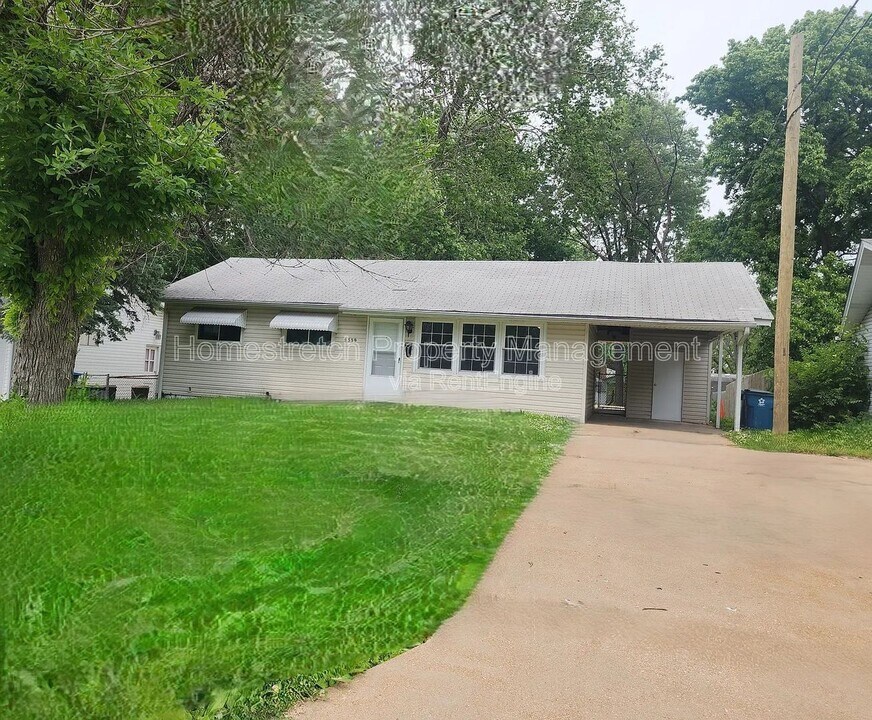 8339 Buddie Dr in Hazelwood, MO - Building Photo