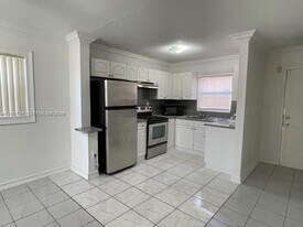 19805 SW 114th Ave in Miami, FL - Building Photo