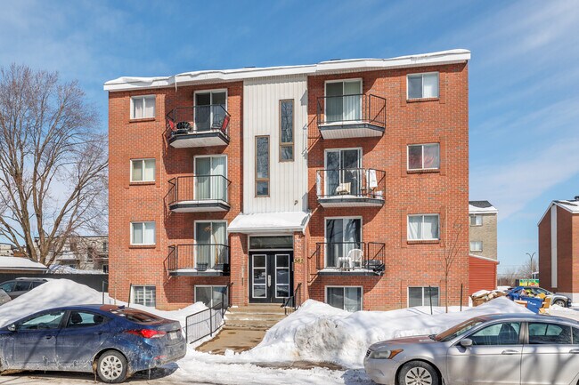 610 Laval Boul in Laval, QC - Building Photo - Building Photo
