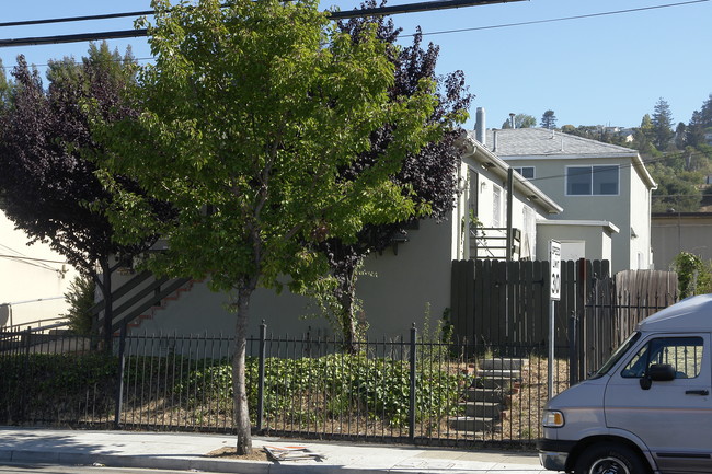 7910 Macarthur Blvd in Oakland, CA - Building Photo - Building Photo