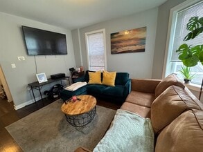 1431 N Springfield Ave, Unit 2 in Chicago, IL - Building Photo - Building Photo