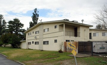 Sandlewood East in San Bernardino, CA - Building Photo - Building Photo