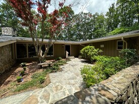 66 Whispering Pines Dr in Signal Mountain, TN - Building Photo