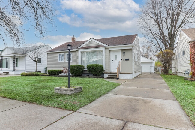 29744 Rosslyn Ave in Garden City, MI - Building Photo - Building Photo