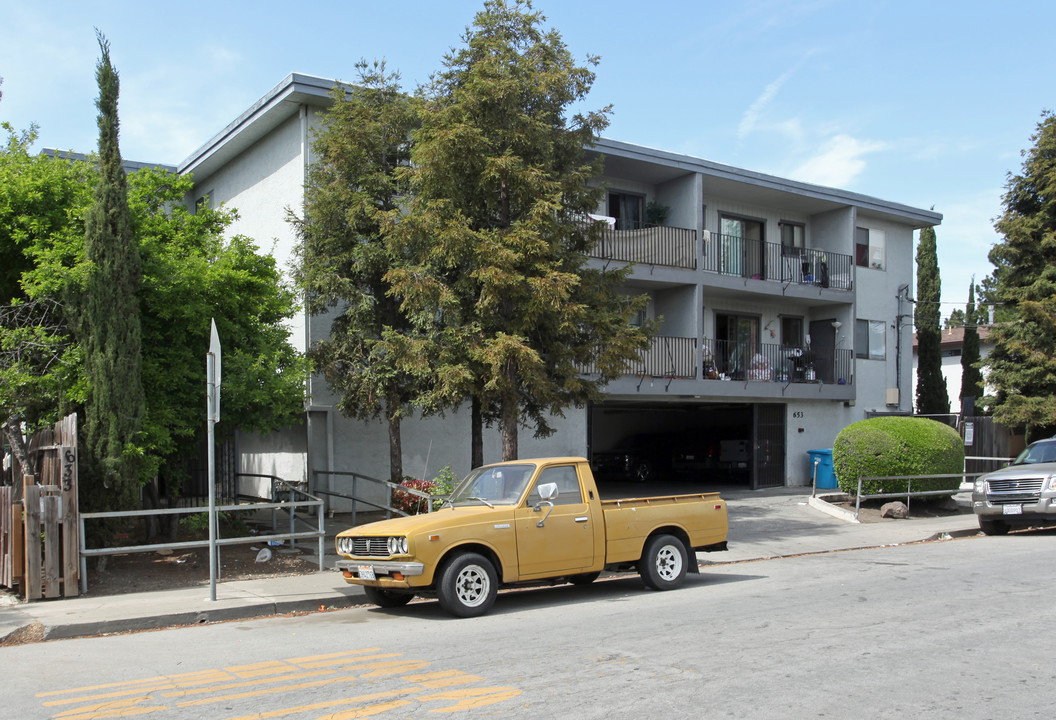 653 Hampshire Ave in Redwood City, CA - Building Photo