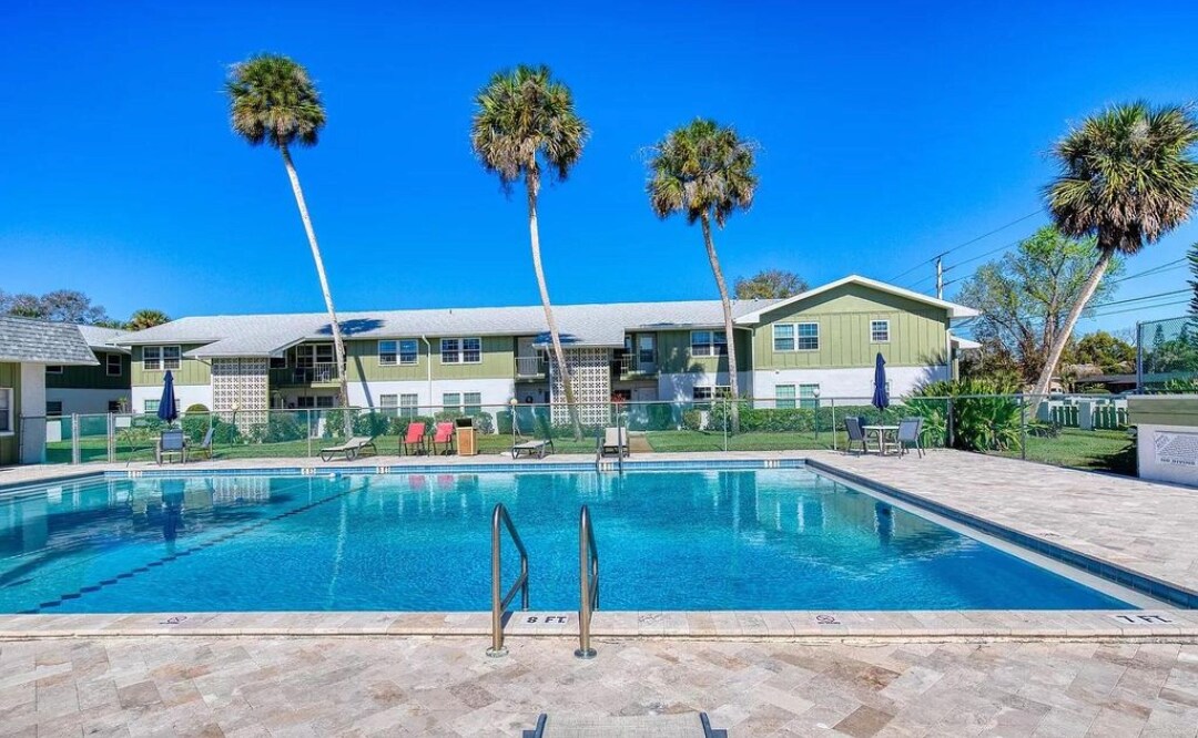 840 Center Ave in Holly Hill, FL - Building Photo