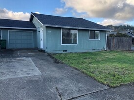 1049 N 16th St in Cottage Grove, OR - Building Photo