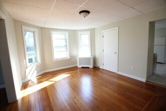 14 Dow St in Somerville, MA - Building Photo - Building Photo