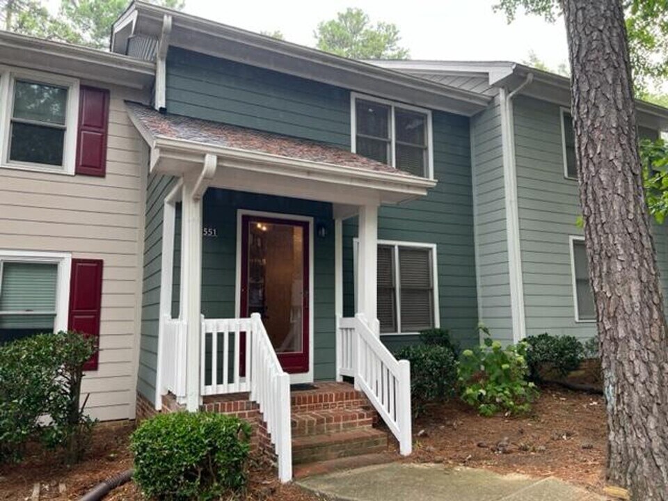 1551 Woodcroft Dr in Raleigh, NC - Building Photo