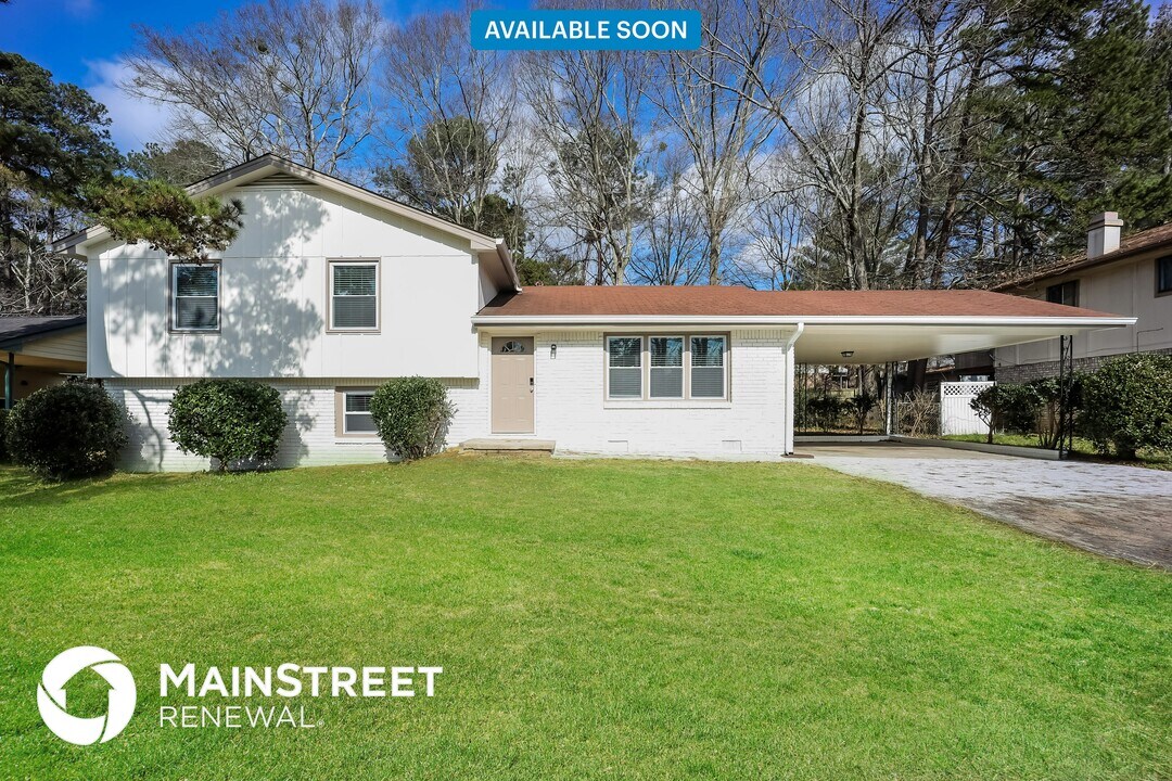 3785 Benchmark Dr in College Park, GA - Building Photo