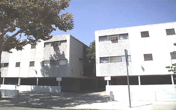 813-817 Westbourne Dr in West Hollywood, CA - Building Photo