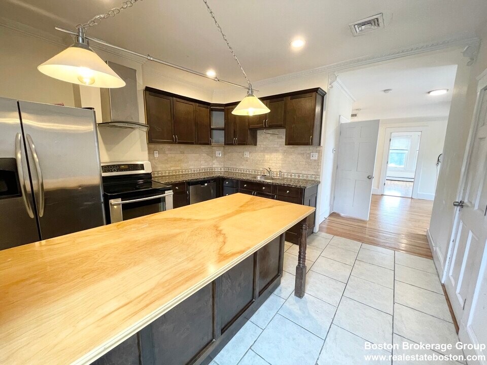 90 L St, Unit 3 BED South Boston in Boston, MA - Foto de edificio
