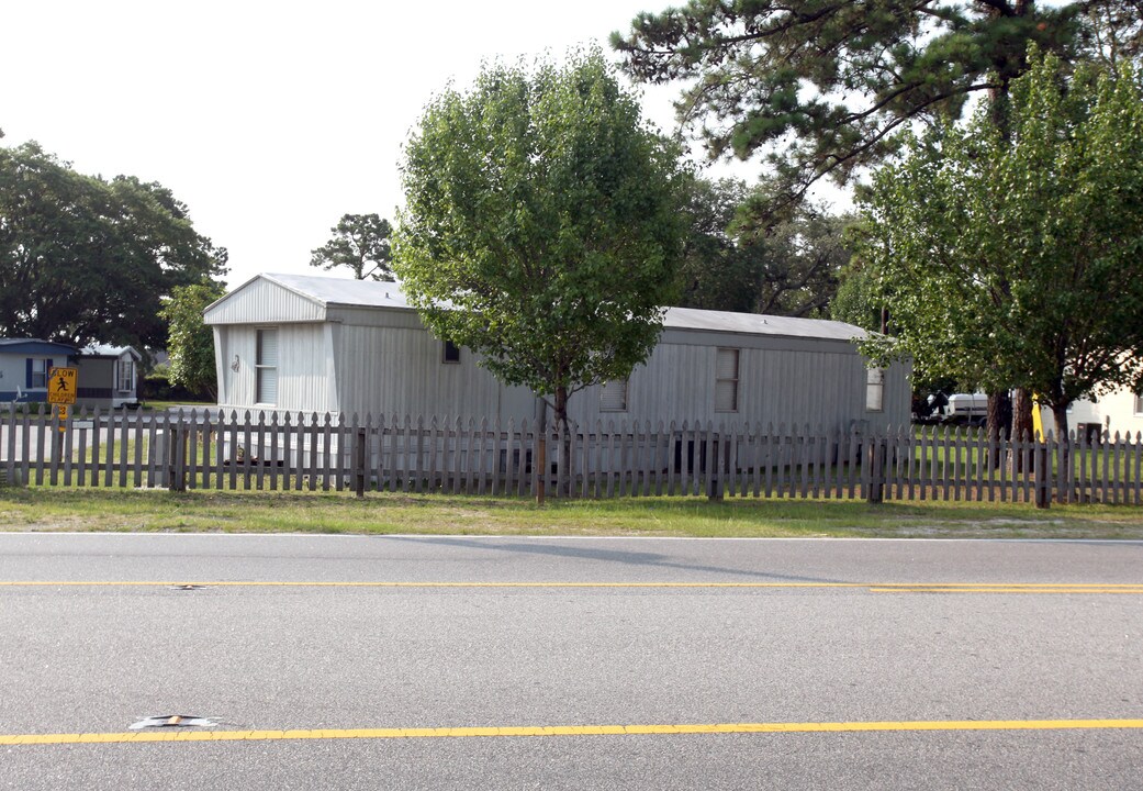 4252 Long Beach Rd SE in Southport, NC - Building Photo