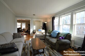 87 Athelstane Rd, Unit 2 in Newton, MA - Foto de edificio - Building Photo