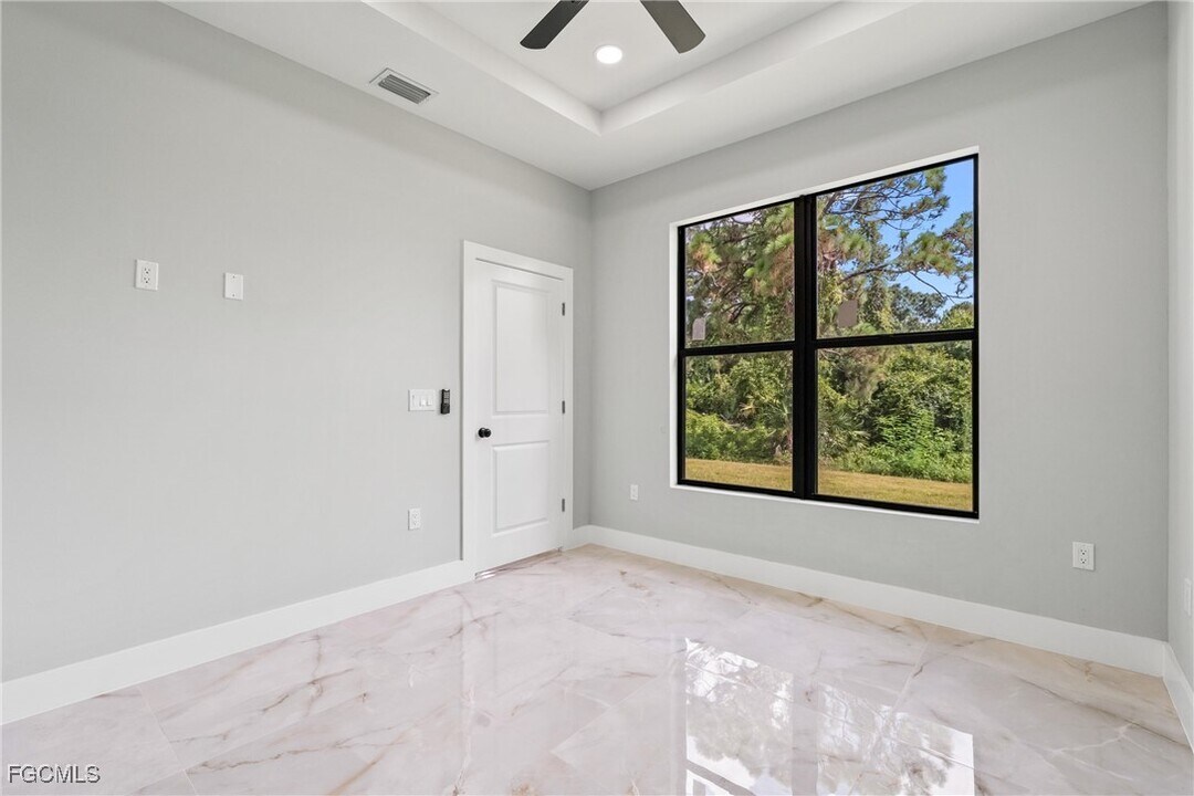 907 W 9th St in Lehigh Acres, FL - Building Photo